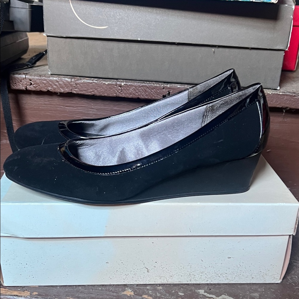 Life Stride Women's Classic Navy Wedges